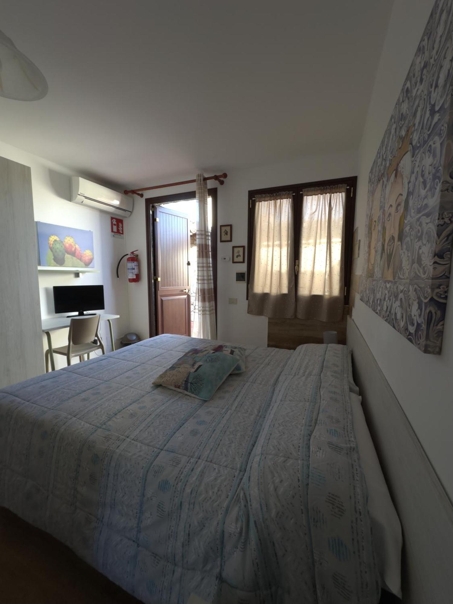 Mareblu Bed & Breakfast Cefalu Bagian luar foto